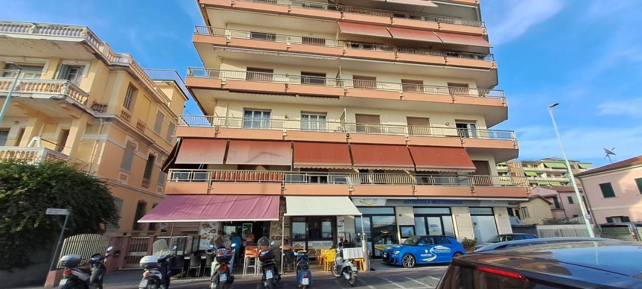 Casa Anna Fronte Mare * Ventimiglia